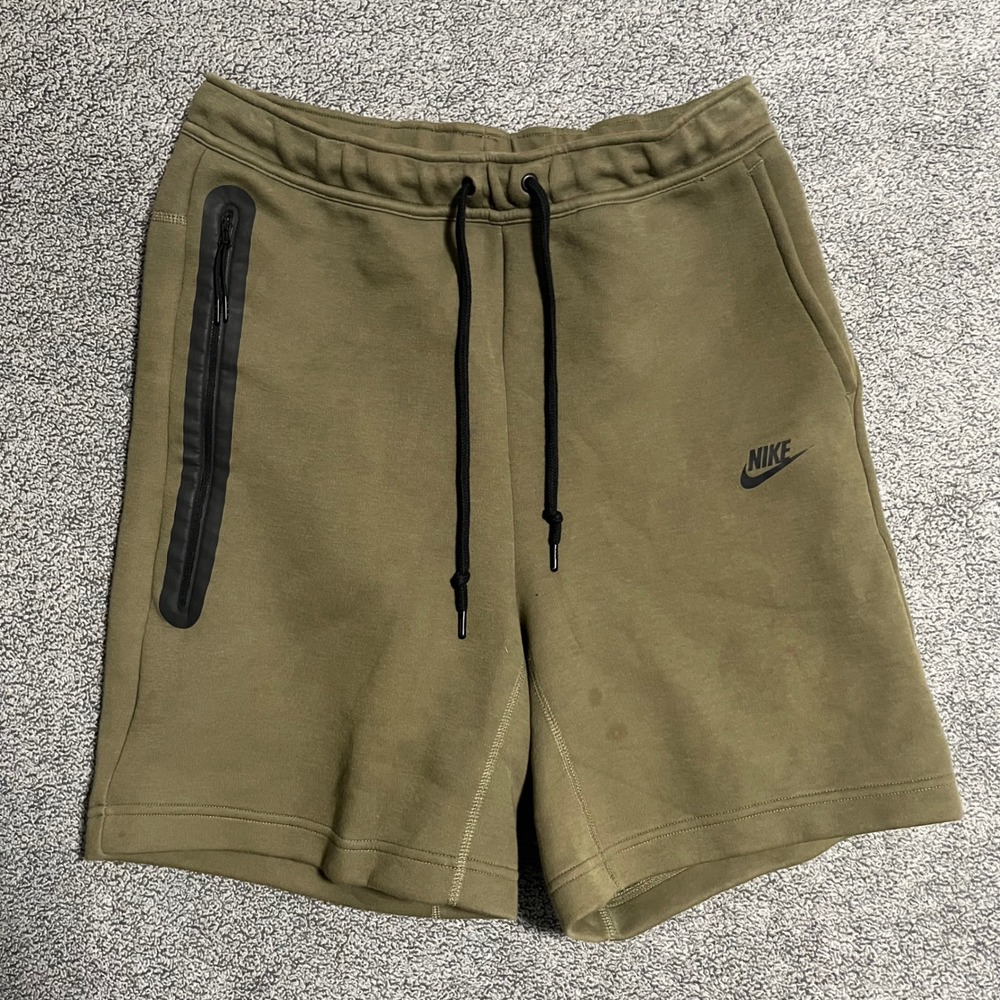 Nike Tech Fleece Shorts Mens Medium Olive Green FB8171-222 Zipper Pocket